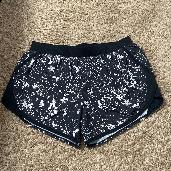 Womens Under Armour running shorts size medium - Picture 1 of 5